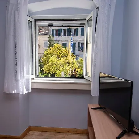 Daire Polixenis House *